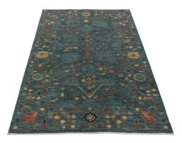 Surface texture of New Farahan rug with natural Wool and intricate pattern