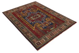 Corner detail of New Farahan rug showing border pattern and Wool pile