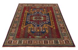 Surface texture of New Farahan rug with natural Wool and intricate pattern