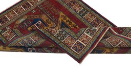 Central medallion detail of New Farahan rug from Pakistan