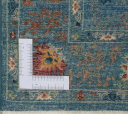 Corner detail of New Farahan rug showing border pattern and Wool pile