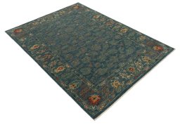 Corner detail of New Farahan rug showing border pattern and Wool pile