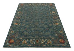 Surface texture of New Farahan rug with natural Wool and intricate pattern