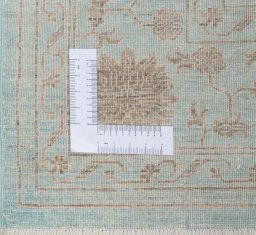Corner detail of New Farahan rug showing border pattern and Wool pile