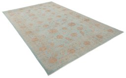 Corner detail of New Farahan rug showing border pattern and Wool pile