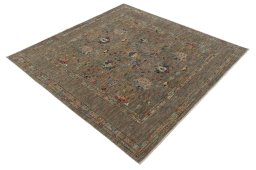 Corner detail of New Farahan rug showing border pattern and Wool pile