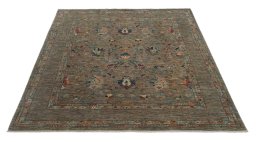 Surface texture of New Farahan rug with natural Wool and intricate pattern