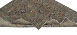 Central medallion detail of New Farahan rug from Pakistan