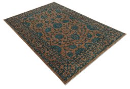 Corner detail of New Farahan rug showing border pattern and Wool pile
