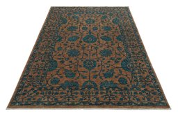 Surface texture of New Farahan rug with natural Wool and intricate pattern