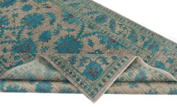 Central medallion detail of New Farahan rug from Pakistan