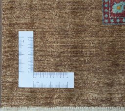 Corner detail of New Farahan rug showing border pattern and Wool pile