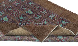 Central medallion detail of New Farahan rug from Pakistan