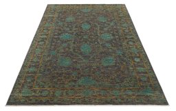 Surface texture of New Farahan rug with natural Wool and intricate pattern