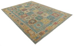 Corner detail of New Farahan rug showing border pattern and Wool pile