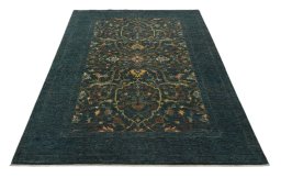Surface texture of New Farahan rug with natural Wool and intricate pattern