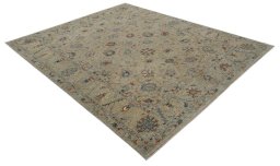 Corner detail of New Farahan rug showing border pattern and Wool pile
