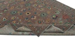 Central medallion detail of New Farahan rug from Pakistan