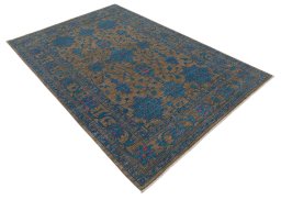 Corner detail of New Farahan rug showing border pattern and Wool pile