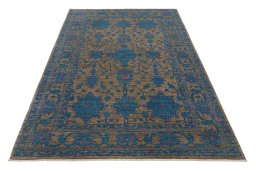 Surface texture of New Farahan rug with natural Wool and intricate pattern