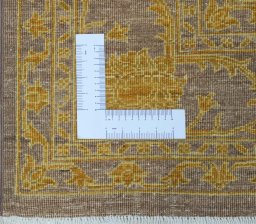 Corner detail of New Farahan rug showing border pattern and Wool pile