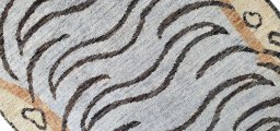 Central medallion detail of New Farahan rug from Pakistan