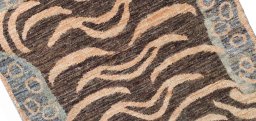 Central medallion detail of New Farahan rug from Pakistan