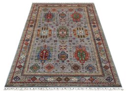 Corner detail of New Farahan rug showing border pattern and Wool pile