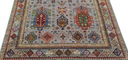 Surface texture of New Farahan rug with natural Wool and intricate pattern