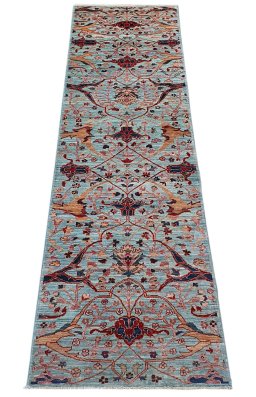 Corner detail of New Farahan rug showing border pattern and Wool pile