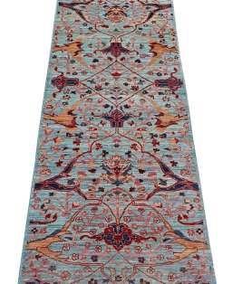 Surface texture of New Farahan rug with natural Wool and intricate pattern