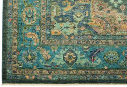 Corner detail of New Farahan rug showing border pattern and Wool pile