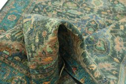 Surface texture of New Farahan rug with natural Wool and intricate pattern