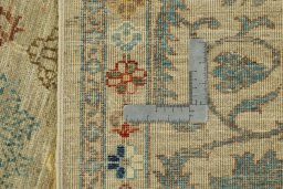 Surface texture of New Farahan rug with natural Wool and intricate pattern
