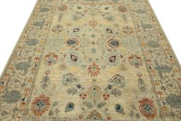 Central medallion detail of New Farahan rug from Pakistan
