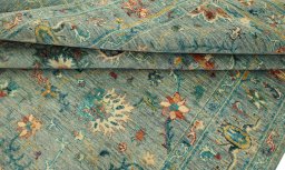 Corner detail of New Farahan rug showing border pattern and Wool pile