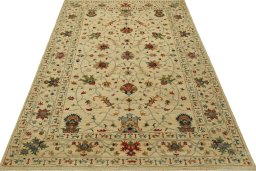 Surface texture of New Farahan rug with natural Wool and intricate pattern
