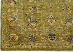 Corner detail of New Farahan rug showing border pattern and Wool pile