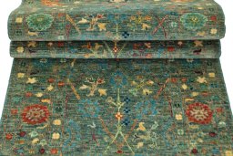 Corner detail of New Farahan rug showing border pattern and Wool pile