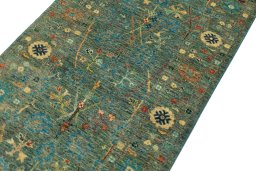 Central medallion detail of New Farahan rug from Pakistan