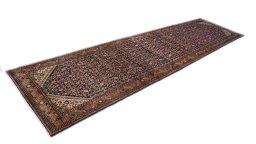 Corner detail of 2000s Farahan rug showing border pattern and Wool pile
