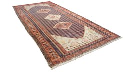 Corner detail of 1920s Farahan rug showing border pattern and Wool pile