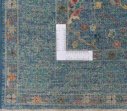 Corner detail of New Farahan rug showing border pattern and Wool pile
