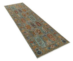 Corner detail of New Farahan rug showing border pattern and Wool pile