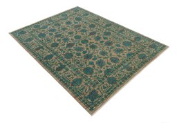 Corner detail of New Farahan rug showing border pattern and Wool pile