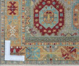 Corner detail of New Farahan rug showing border pattern and Wool pile