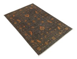 Corner detail of New Farahan rug showing border pattern and Wool pile