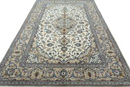 Surface texture of 2000s Kashan rug with natural Wool and intricate pattern