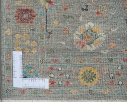 Corner detail of New Farahan rug showing border pattern and Wool pile
