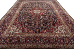 Surface texture of 2000s Kashan rug with natural Wool and intricate pattern